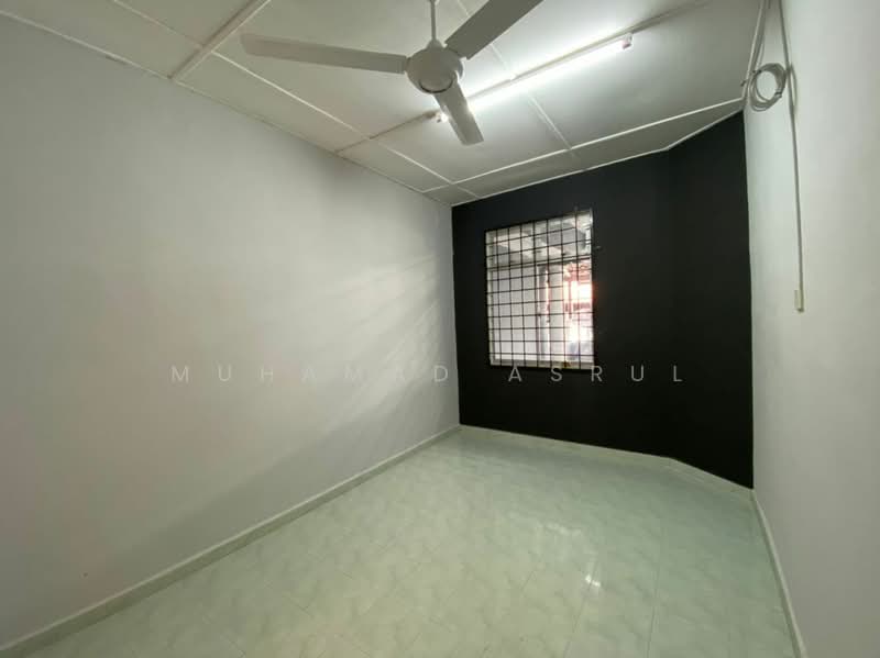 Rumah Teres 1 Tingkat untuk Dijual di Taman Universiti (Skudai) - Muhamad Asrul - bedrooms - PropertyGuru.com.my