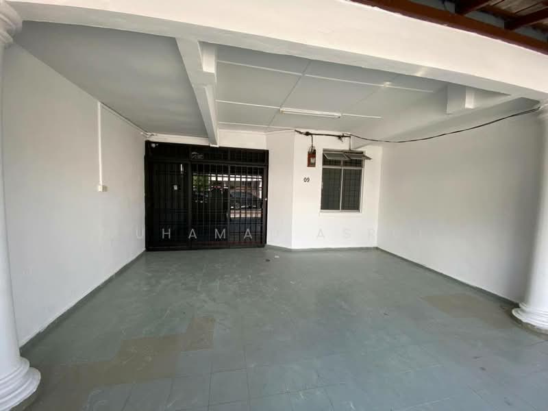 Rumah Teres 1 Tingkat untuk Dijual di Taman Universiti (Skudai) - Muhamad Asrul - Entrance - PropertyGuru.com.my