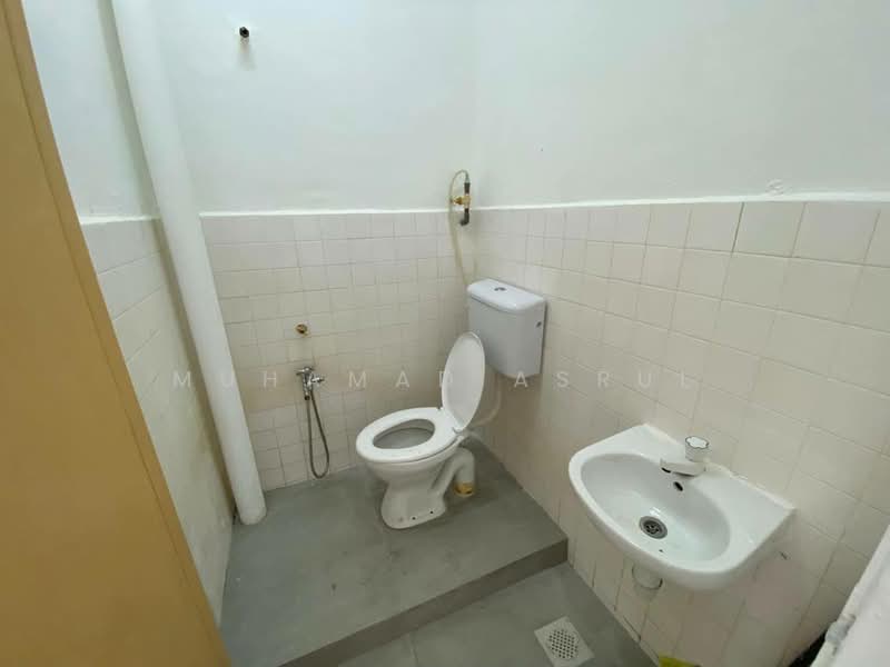 Rumah Teres 1 Tingkat untuk Dijual di Taman Universiti (Skudai) - Muhamad Asrul - Bathroom - PropertyGuru.com.my
