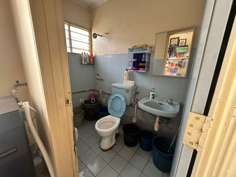 2-storey Terraced House for Sale in Usj 11 (Subang Jaya) - Cindy Leong - Bathroom - PropertyGuru.com.my