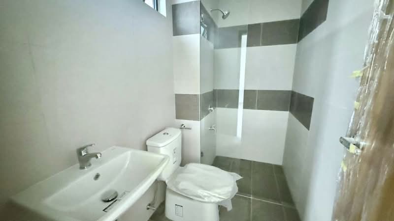 Cluster House for Sale in Taman Impian Emas (Skudai) - Karl Lim - Bathroom - PropertyGuru.com.my