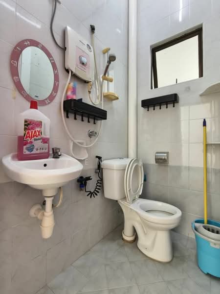 Rumah Teres 1 Tingkat untuk Dijual di Taman Seri Austin (Tebrau) - Yen Ma - Bathroom - PropertyGuru.com.my