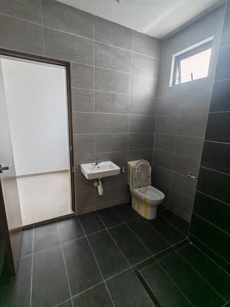 2-storey Terraced House for Sale in Bandar Dato Onn (Tebrau) - Lui Lui - Bathroom - PropertyGuru.com.my