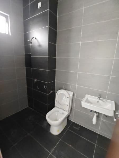 2-storey Terraced House for Sale in Bandar Dato Onn (Tebrau) - Lui Lui - Bathroom - PropertyGuru.com.my