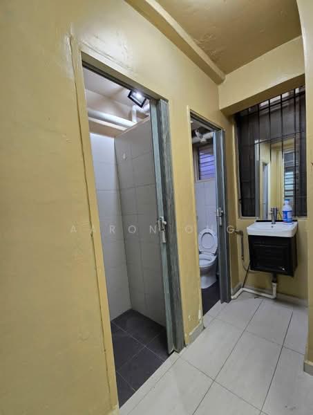 Rumah Flat untuk Dijual di PPR Desa Rejang - Aaron Ong - Bathroom - PropertyGuru.com.my