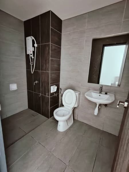 Servis Apartment untuk Dijual di The New Duo @ Edumetro - Jenny E - Bathroom - PropertyGuru.com.my
