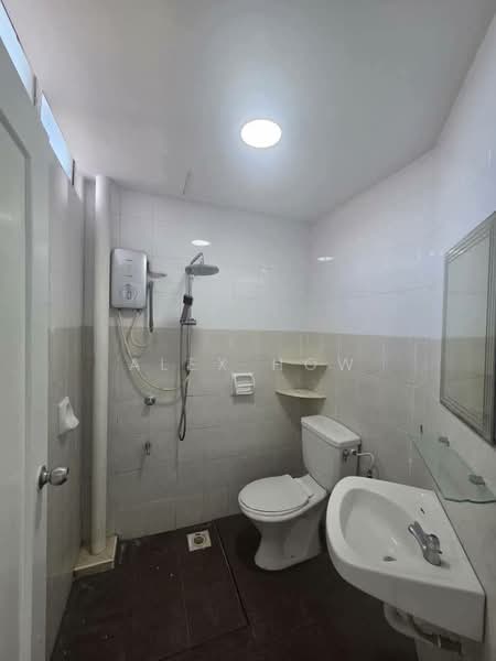 Apartment for Sale at Lake View Suites - Alex How - Bathroom - PropertyGuru.com.my
