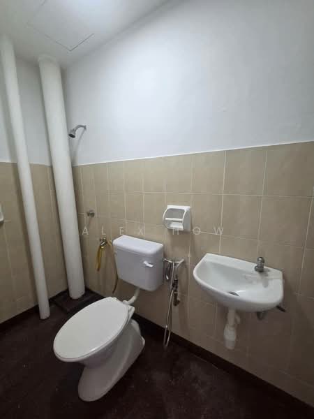 Apartment for Sale at Lake View Suites - Alex How - Bathroom - PropertyGuru.com.my