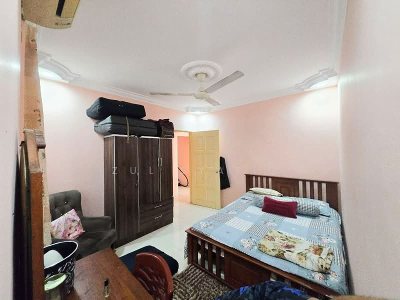 Rumah Teres 2 Tingkat untuk Dijual di Taman Equine (Seri Kembangan) - Zul Syafiq - Bedroom - PropertyGuru.com.my