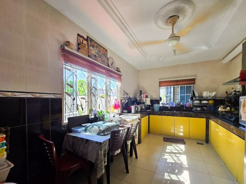 Rumah Teres 2 Tingkat untuk Dijual di Taman Equine (Seri Kembangan) - Zul Syafiq - Kitchen - PropertyGuru.com.my