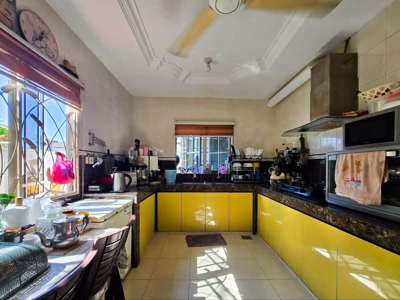 Rumah Teres 2 Tingkat untuk Dijual di Taman Equine (Seri Kembangan) - Zul Syafiq - Kitchen - PropertyGuru.com.my
