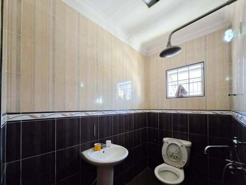 Rumah Teres 2 Tingkat untuk Dijual di Taman Equine (Seri Kembangan) - Zul Syafiq - Bathroom - PropertyGuru.com.my