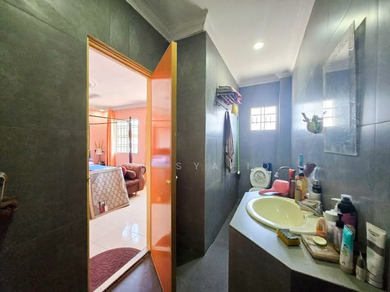 Rumah Teres 2 Tingkat untuk Dijual di Taman Equine (Seri Kembangan) - Zul Syafiq - Bathroom - PropertyGuru.com.my
