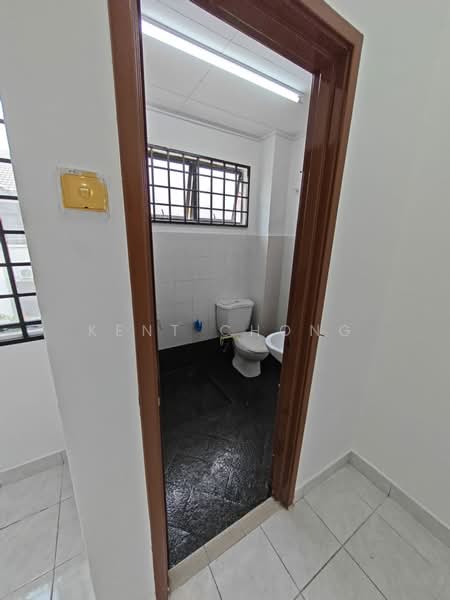 2-storey Terraced House for Rent in Desa Kasia (Nilai) - Kent Chong - Bathroom - PropertyGuru.com.my
