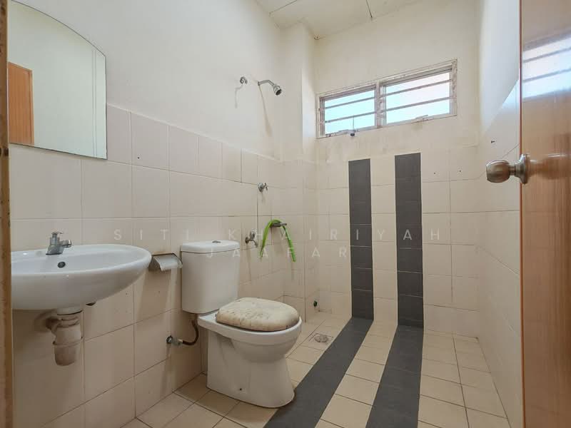 2-storey Terraced House for Sale in Sungai Buloh (Selangor) - SITI KHAIRIYAH JAAFAR - Bathroom - PropertyGuru.com.my