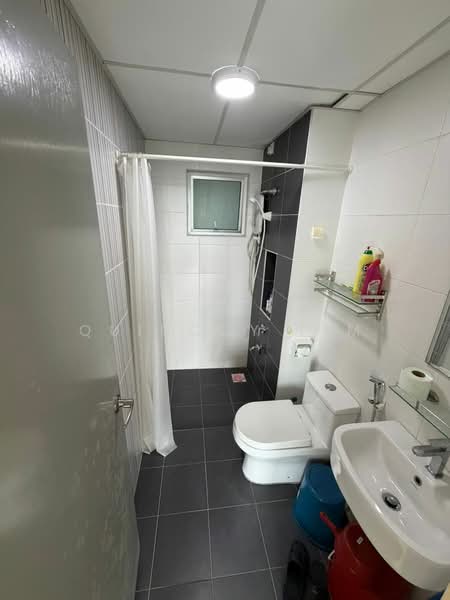 Service Residence for Sale at D'Tasek Residences (Tasek Impian) - Quinccy Lim - Bathroom - PropertyGuru.com.my