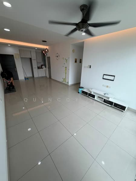 Service Residence for Sale at D'Tasek Residences (Tasek Impian) - Quinccy Lim - Living Room - PropertyGuru.com.my