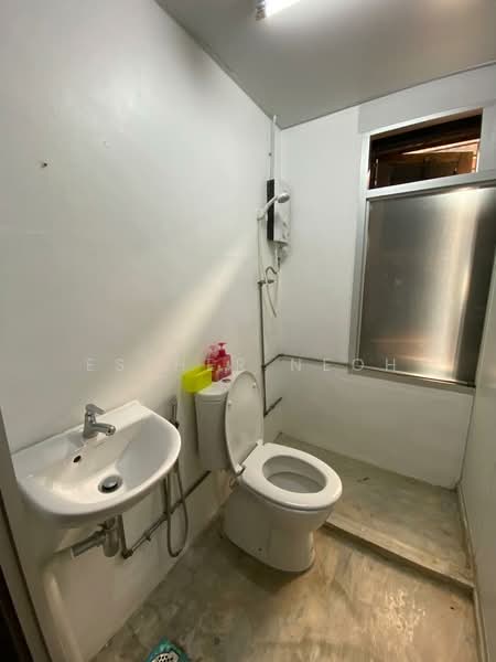 2-storey Terraced House for Sale in George Town (Penang) - Esther Neoh - Bathroom - PropertyGuru.com.my