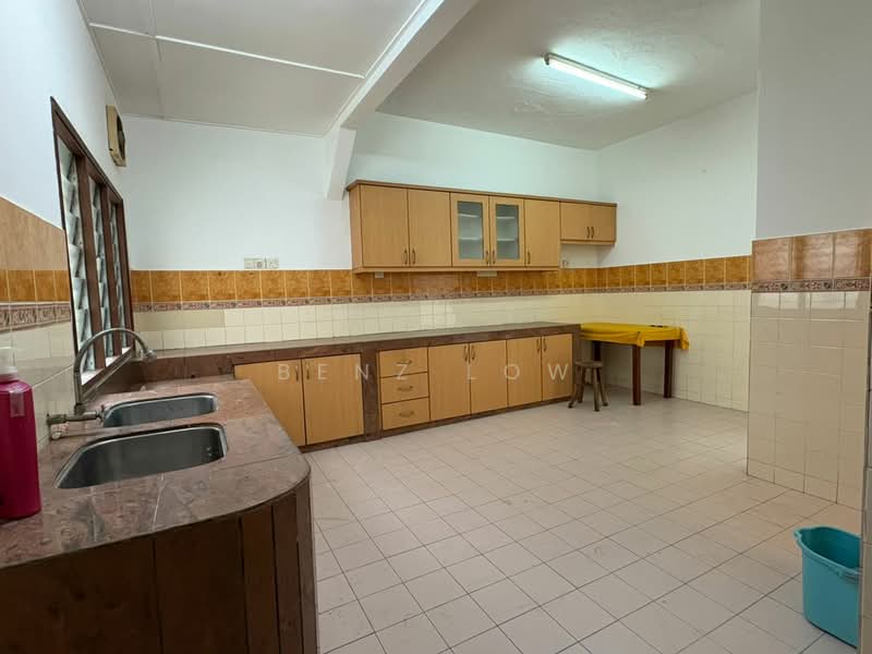 2-storey Terraced House for Rent in Taman Universiti Indah (Seri Kembangan) - Benz Low - Kitchen - PropertyGuru.com.my