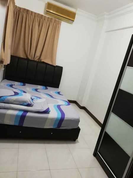 Kondominium untuk Dijual di Gold Coast Resort Condominium - Ben Lee - Bedroom - PropertyGuru.com.my