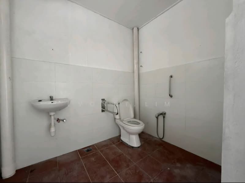 Shop / Office for Rent in George Town (Penang) - Evonne Lim - Toilet - PropertyGuru.com.my