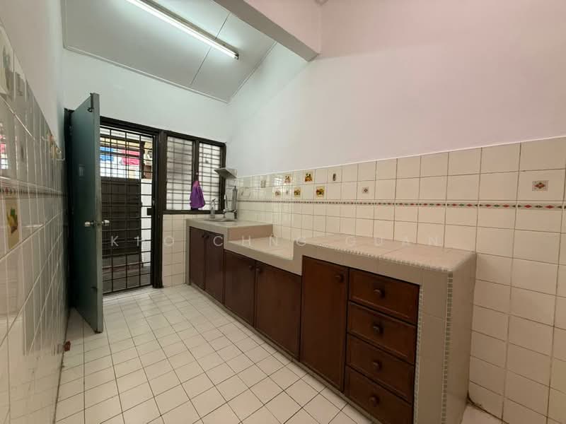 Rumah Teres 1 Tingkat untuk Dijual di Bandar Kinrara Seksyen 1 (Bandar Kinrara) - Kho Chng Guan - Kitchen - PropertyGuru.com.my