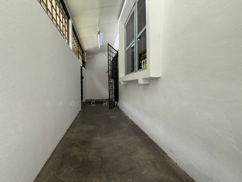 Rumah Teres 1 Tingkat untuk Dijual di Bandar Kinrara Seksyen 1 (Bandar Kinrara) - Kho Chng Guan - Corridor - PropertyGuru.com.my
