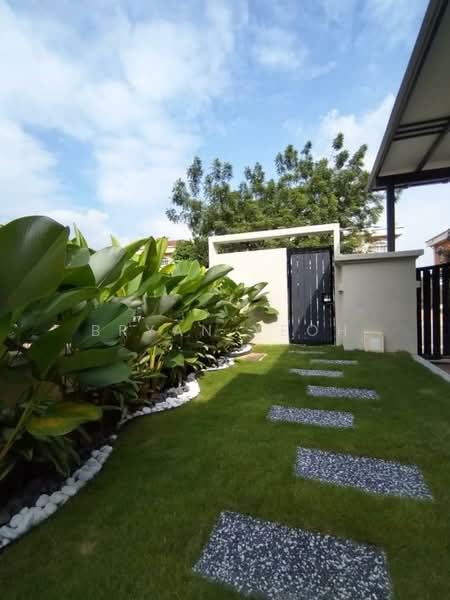 Semi-Detached House for Sale in Bukit Bandaraya (Shah Alam) - Bryan Yeoh - Garden - PropertyGuru.com.my