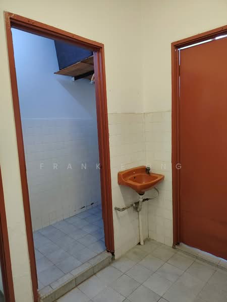 Apartment for Rent at Sri Endah Apartment - Frankie Ong - Bathroom - PropertyGuru.com.my