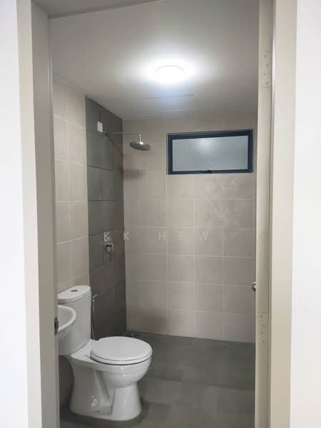 Kondominium untuk Disewa di Zahra Residensi - KK HEW - Bathroom - PropertyGuru.com.my