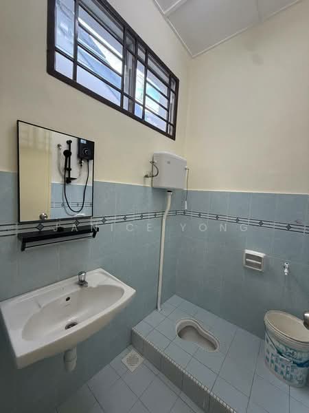 1.5-storey Terraced House for Rent in Taman Setia Indah (Tebrau) - Janice Yong - Bathroom - PropertyGuru.com.my