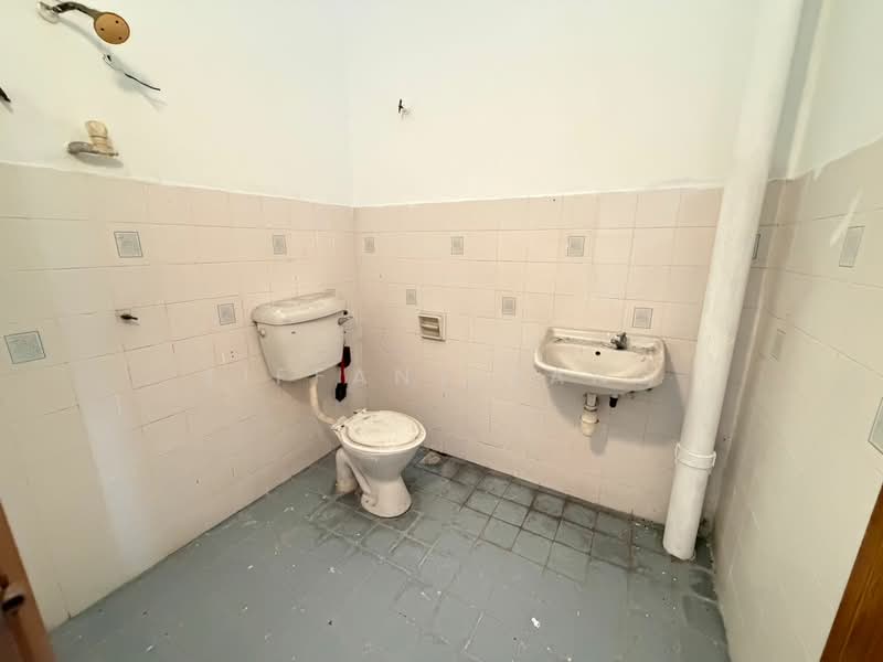 2-storey Terraced House for Sale in Bandar Country Homes (Rawang) - Tiffany Yang - Bathroom - PropertyGuru.com.my