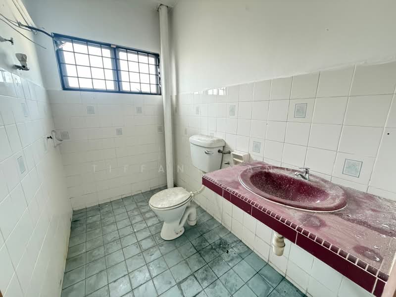 2-storey Terraced House for Sale in Bandar Country Homes (Rawang) - Tiffany Yang - Bathroom - PropertyGuru.com.my