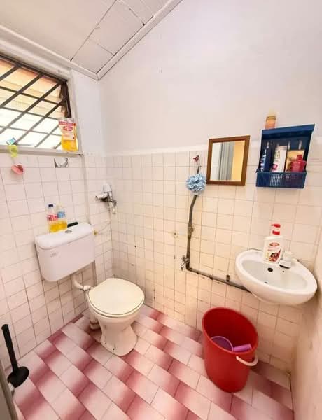 2-storey Terraced House for Sale in Taman Johor Jaya (Johor Bahru) - Yen Ma - Bathroom - PropertyGuru.com.my