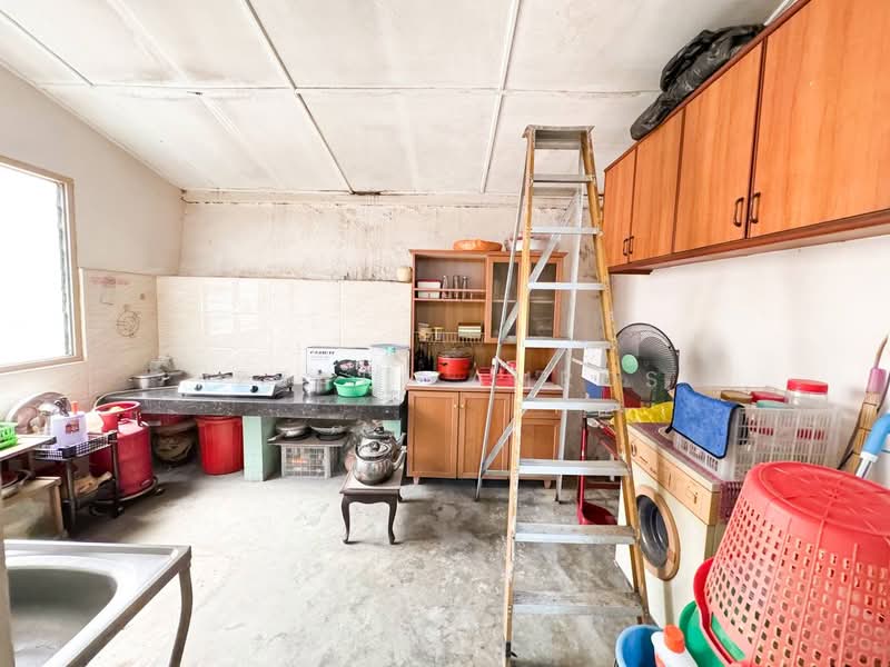 1-storey Terraced House for Sale in Taman Tan Yew Lai (Jalan Klang Lama (Old Klang Road)) - Izzat Zamros - Kitchen - PropertyGuru.com.my