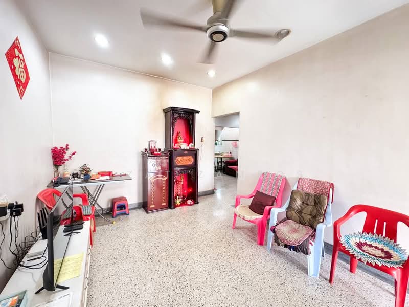 1-storey Terraced House for Sale in Taman Tan Yew Lai (Jalan Klang Lama (Old Klang Road)) - Izzat Zamros - Living Room - PropertyGuru.com.my