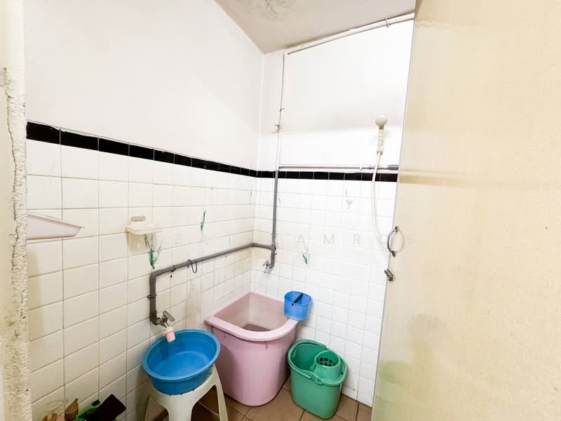 1-storey Terraced House for Sale in Taman Tan Yew Lai (Jalan Klang Lama (Old Klang Road)) - Izzat Zamros - Bathroom - PropertyGuru.com.my