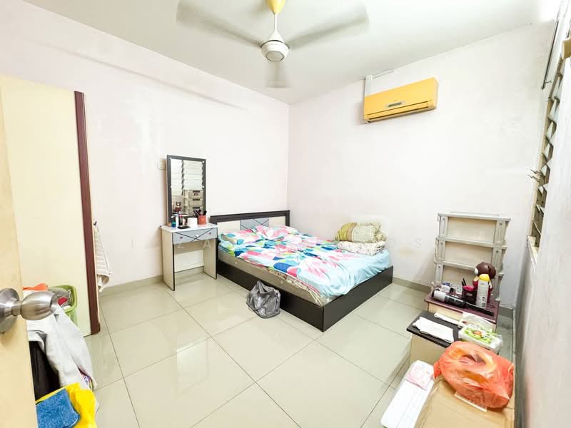 1-storey Terraced House for Sale in Taman Tan Yew Lai (Jalan Klang Lama (Old Klang Road)) - Izzat Zamros - Bedroom - PropertyGuru.com.my