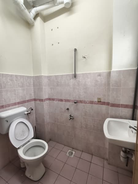 Pangsapuri untuk Disewa di Laksamana Cheng Ho 2 - Angie Ng - Bathroom - PropertyGuru.com.my
