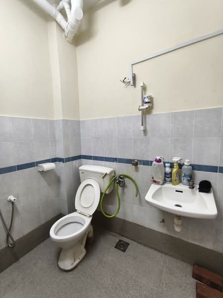 Pangsapuri untuk Disewa di Laksamana Cheng Ho 2 - Angie Ng - Bathroom - PropertyGuru.com.my