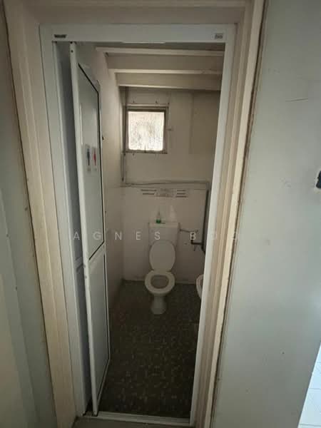 Shop / Office for Rent in Taman Pelangi (Johor Bahru) - Agnes Boo - Bathroom - PropertyGuru.com.my