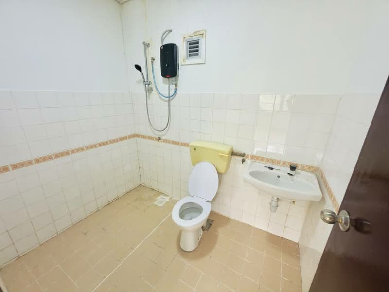 Pangsapuri untuk Dijual di Riverdale Park Apartments - Danial Mohd Zaki - Bathroom - PropertyGuru.com.my