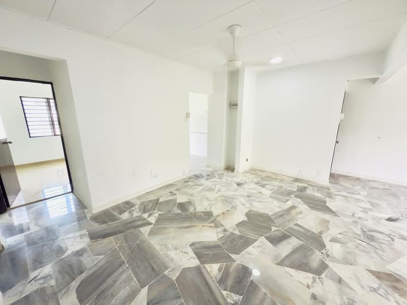 Pangsapuri untuk Dijual di Riverdale Park Apartments - Danial Mohd Zaki - Living Room - PropertyGuru.com.my