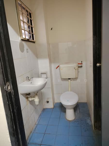 2-storey Terraced House for Rent in Bandar Putra Permai (Seri Kembangan) - Frankie Ong - Bathroom - PropertyGuru.com.my