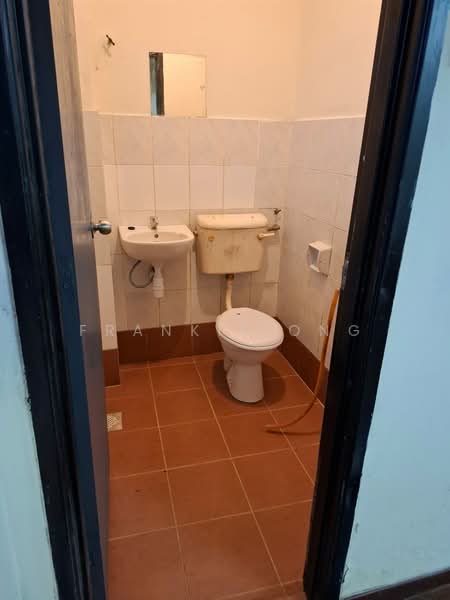 2-storey Terraced House for Rent in Bandar Putra Permai (Seri Kembangan) - Frankie Ong - Bathroom - PropertyGuru.com.my