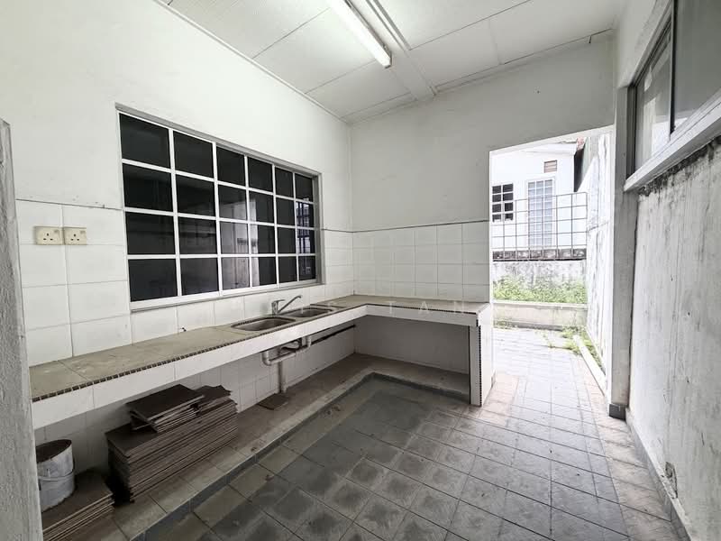 Semi-Detached House for Sale in Cheras (Selangor) - Kris Tan - Kitchen - PropertyGuru.com.my