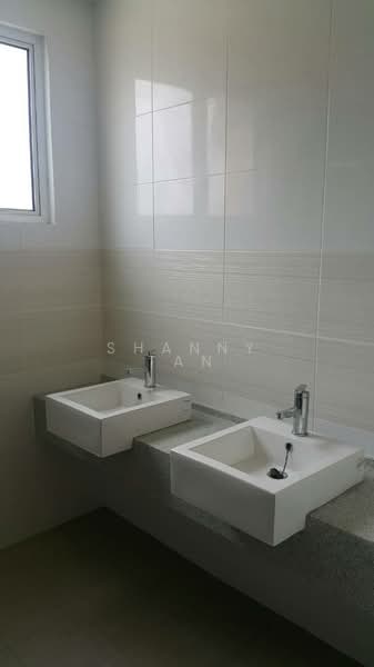 Rumah Berkembar untuk Dijual di Bandar Sungai Long (Selangor) - Shanny Tan - Bathroom - PropertyGuru.com.my