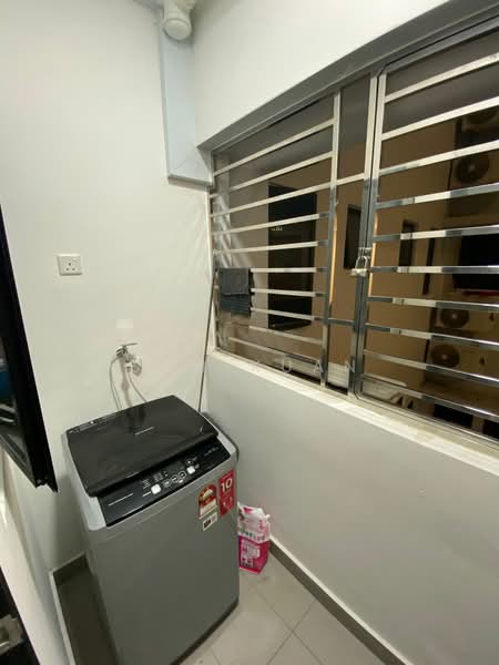 Servis Apartment untuk Dijual di Veranda Residence - Sam Kuan - Balcony - PropertyGuru.com.my