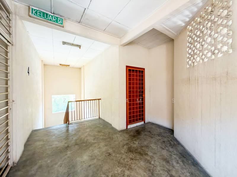 Apartment for Sale at Pangsapuri Seroja - Izzat Zamros - Corridor - PropertyGuru.com.my