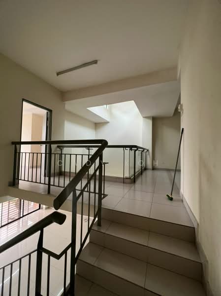 Rumah Teres 2 Tingkat untuk Dijual di Lakeside Residences (Puchong) - Cady Koh - Corridor - PropertyGuru.com.my